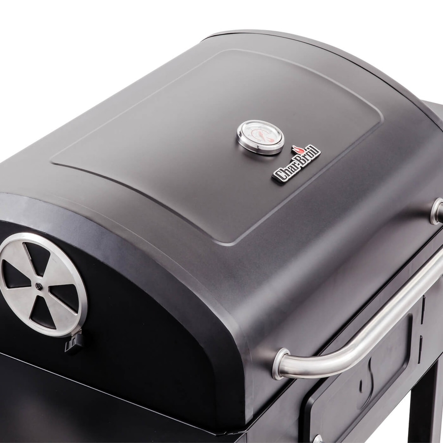 Schwarzer Grill mit Thermometer und Char-Broil-Logo, Nahaufnahme, Detailaufnahme