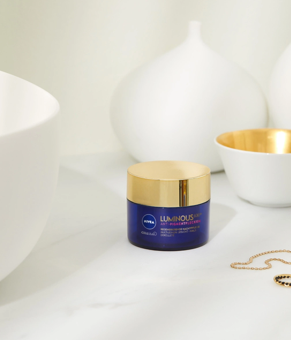Nivea Luminous 630 Creme, blaues Glas, goldener Deckel, Anti-Pigmentflecken, Nachtpflege