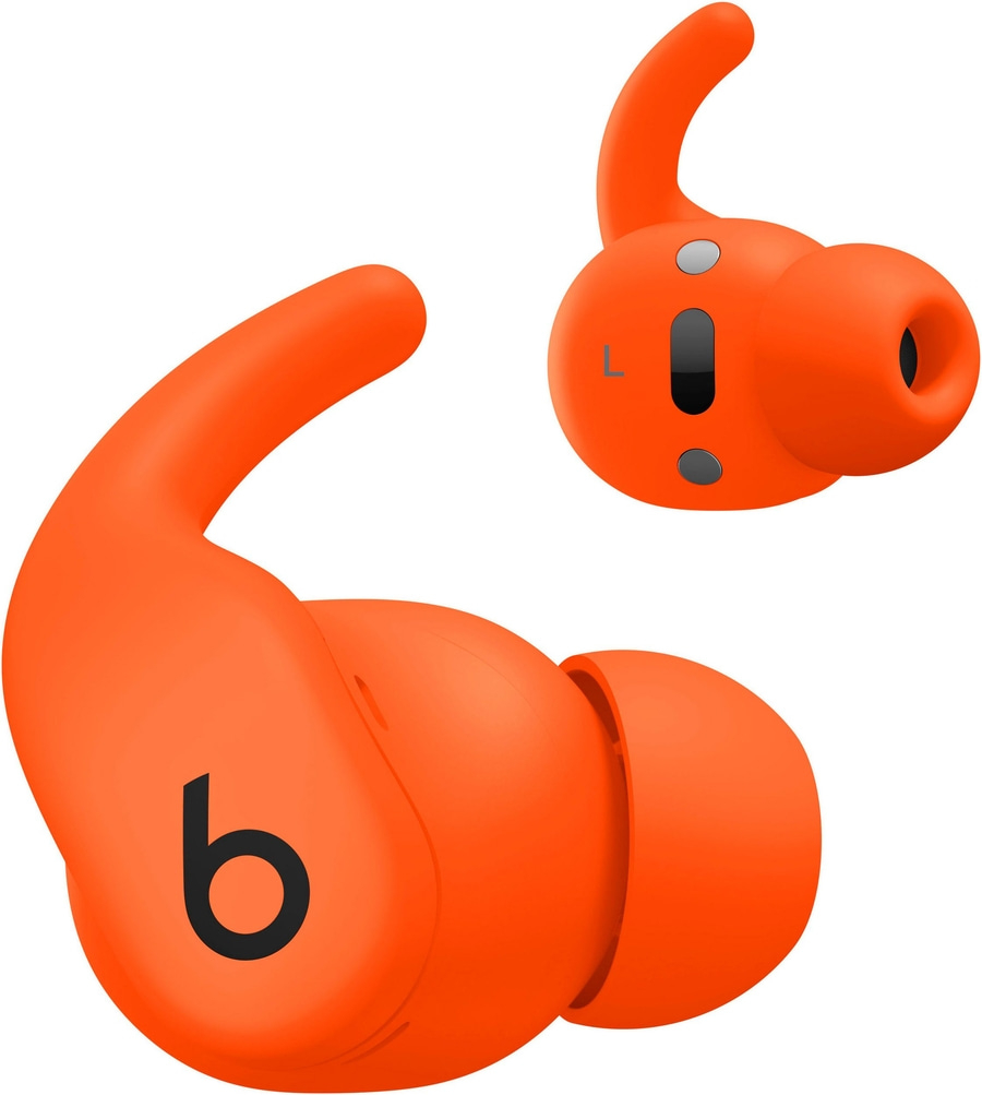 Zwei orangefarbene Beats Kopfhörer mit schwarzem B-Logo und L-Markierung