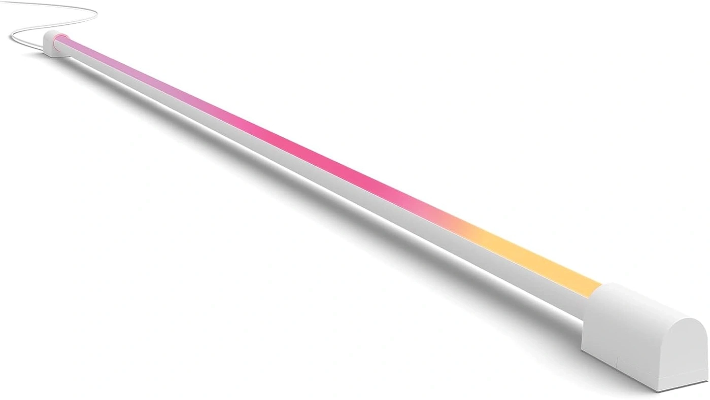 Ein farbiges LED-Lichtband mit weißem Gehäuse auf weißem Hintergrund.