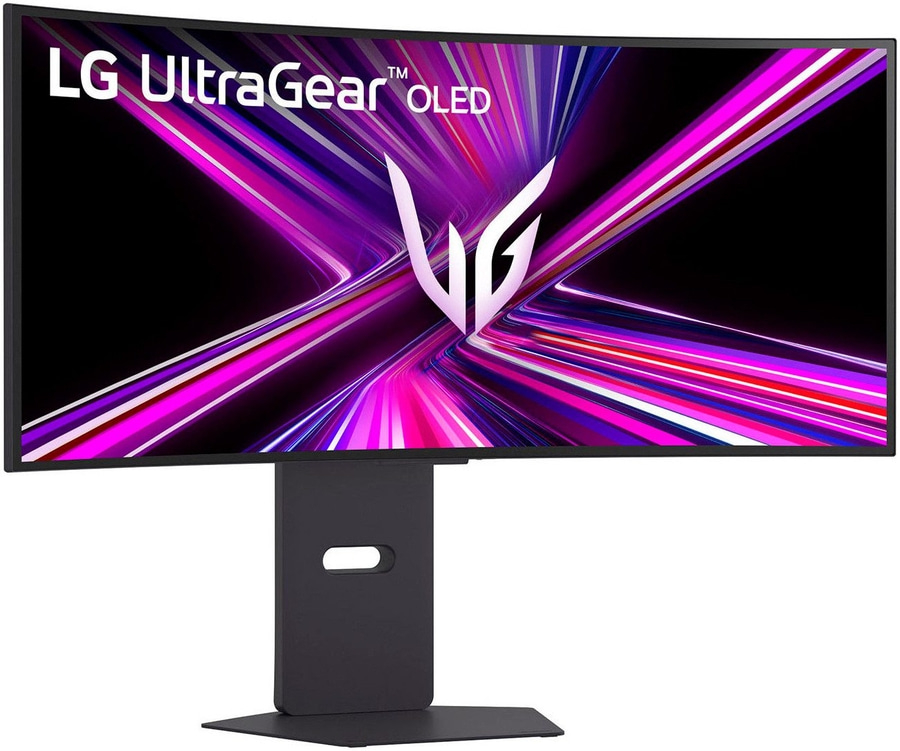Ein LG UltraGear OLED Gaming Monitor auf einem schwarzen Ständer.