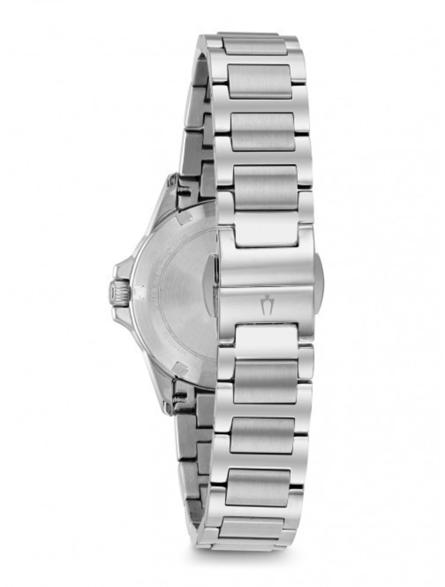 Uhr mit Metallarmband, Nahaufnahme, Detail, silberfarben, elegant, modern