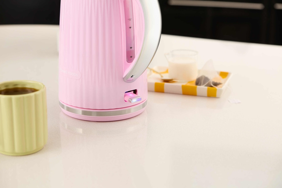 RUSSELL HOBBS Wasserkocher Eden 27362-70 Himbeere 1,7 L Raspberry Retro 2400 W
