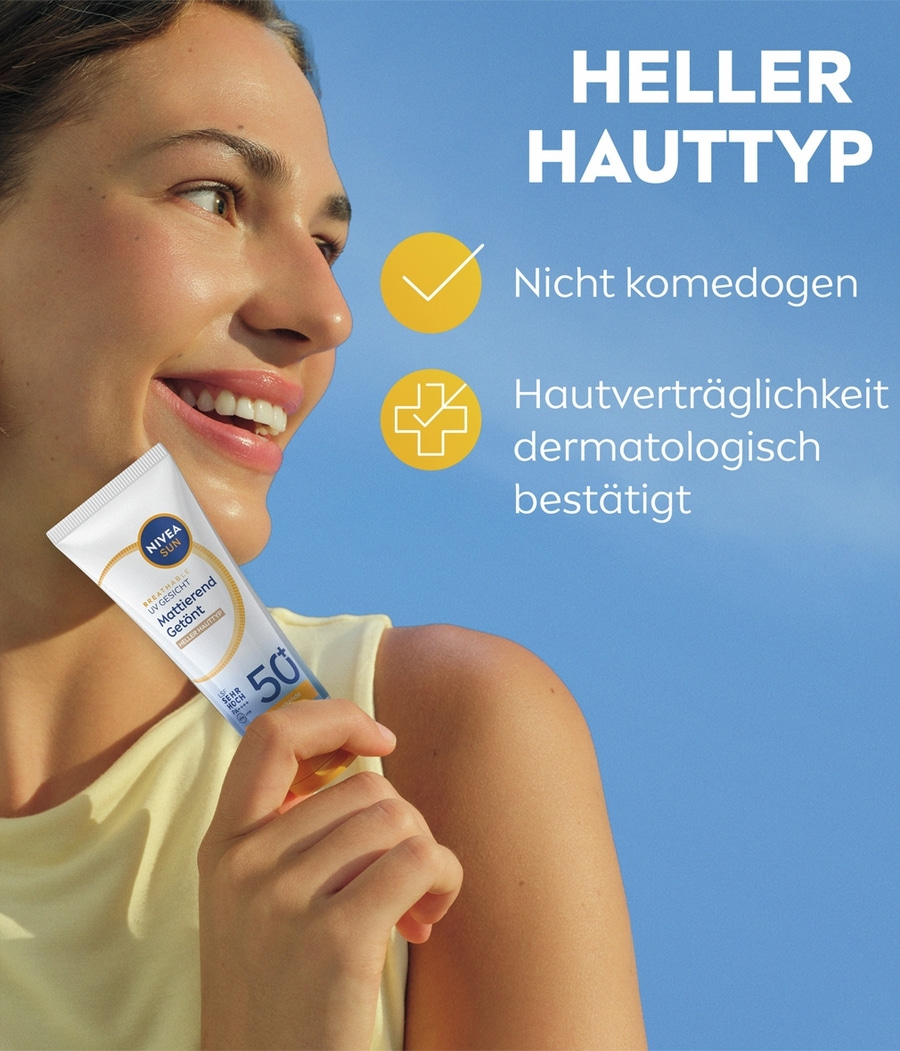 Frau mit Nivea Sonnencreme vor blauem Himmel.