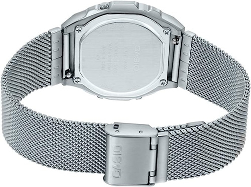 Rückseite einer silbernen Casio-Uhr mit Metallarmband und Verschluss