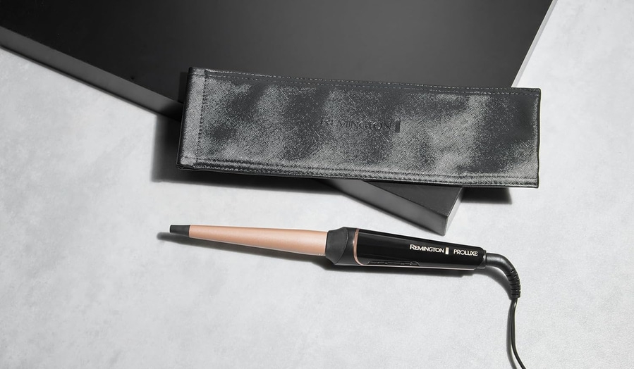 Lockenstab mit Etui auf hellem Untergrund, Produktfotografie, Remington Proluxe