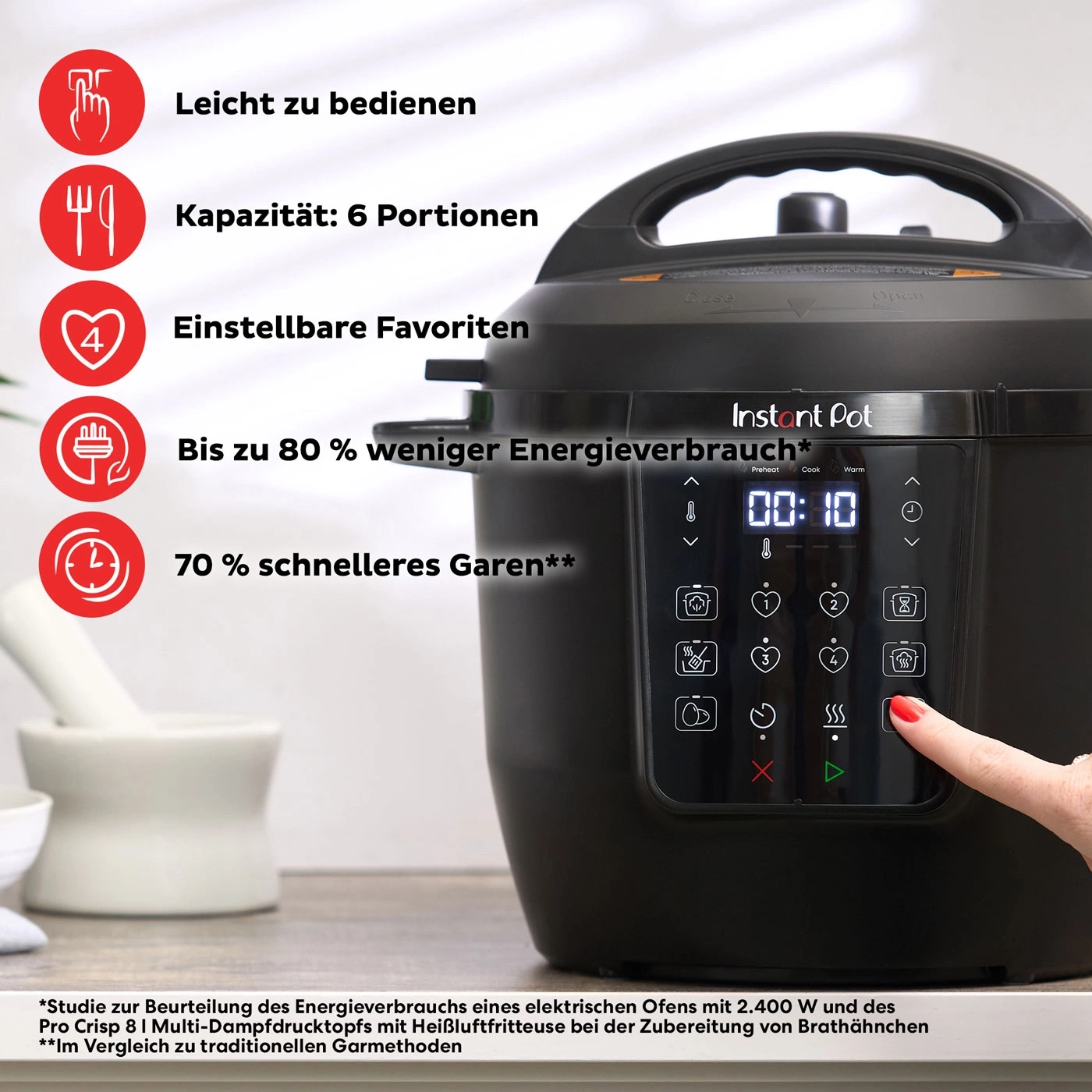 Ein schwarzer Instant Pot Kocher mit digitalen Bedienelementen und Kochprogrammen.