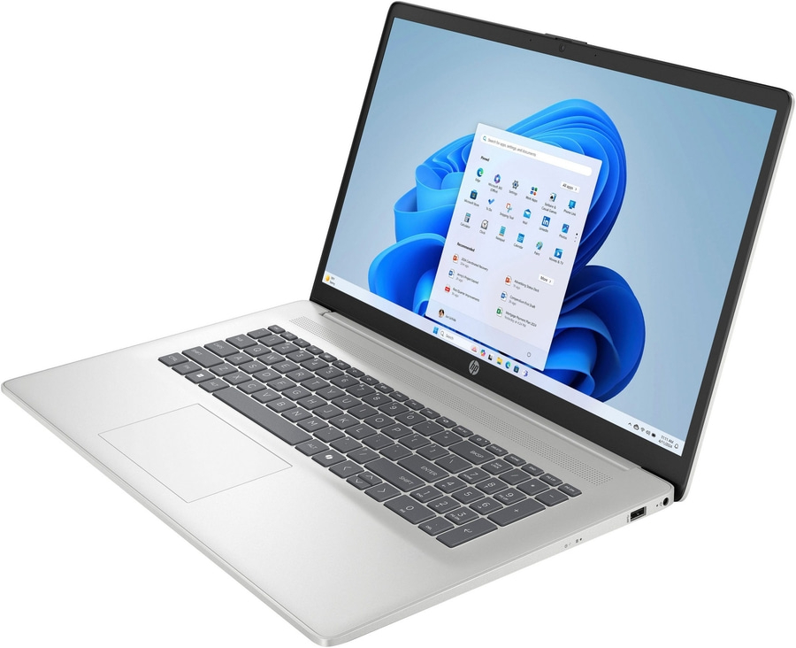 Ein silberner Laptop mit Windows 11-Startmenü und Tastatur.