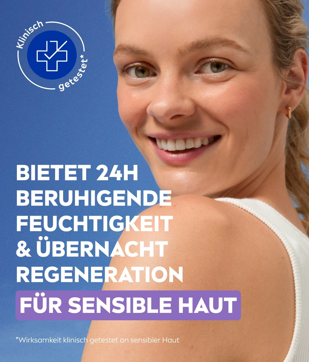 Frau mit makelloser Haut, die ein Produkt für sensible Haut bewirbt.