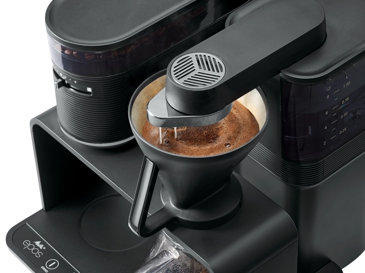 Schwarze Kaffeemaschine mit Kaffeefilter und Kaffeebohnenbehälter, die Kaffee zubereitet.