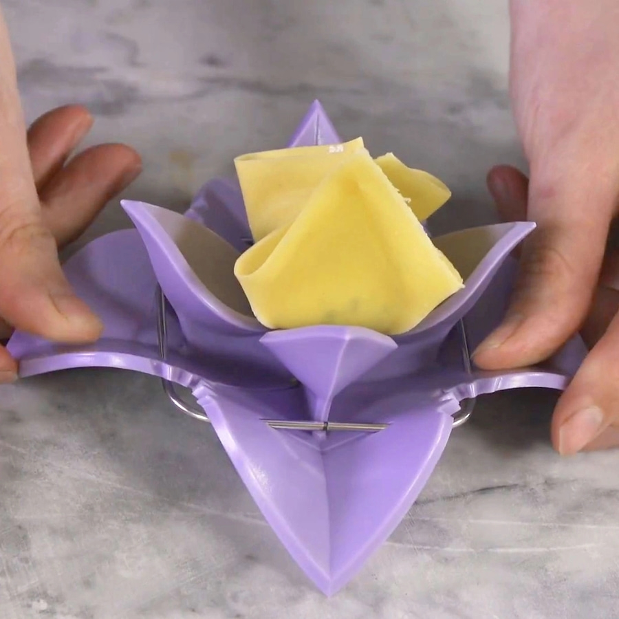 BETTY BOSSI Dumpling Maker Teigformer aus Kunststoff Metall Violett Weiß NEU