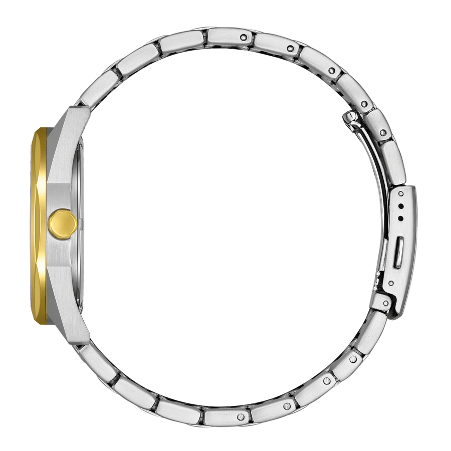 Uhr mit silbernem Armband und goldenem Zifferblatt, Seitenansicht, isoliert