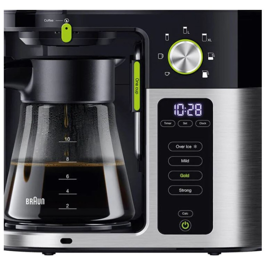 Eine schwarze Kaffeemaschine mit silbernen Akzenten und einem digitalen Display.