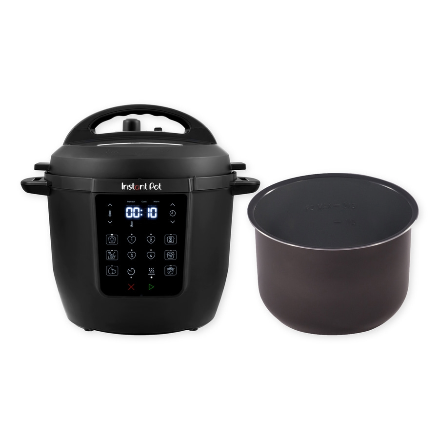 Schwarzer Instant Pot mit Innentopf daneben