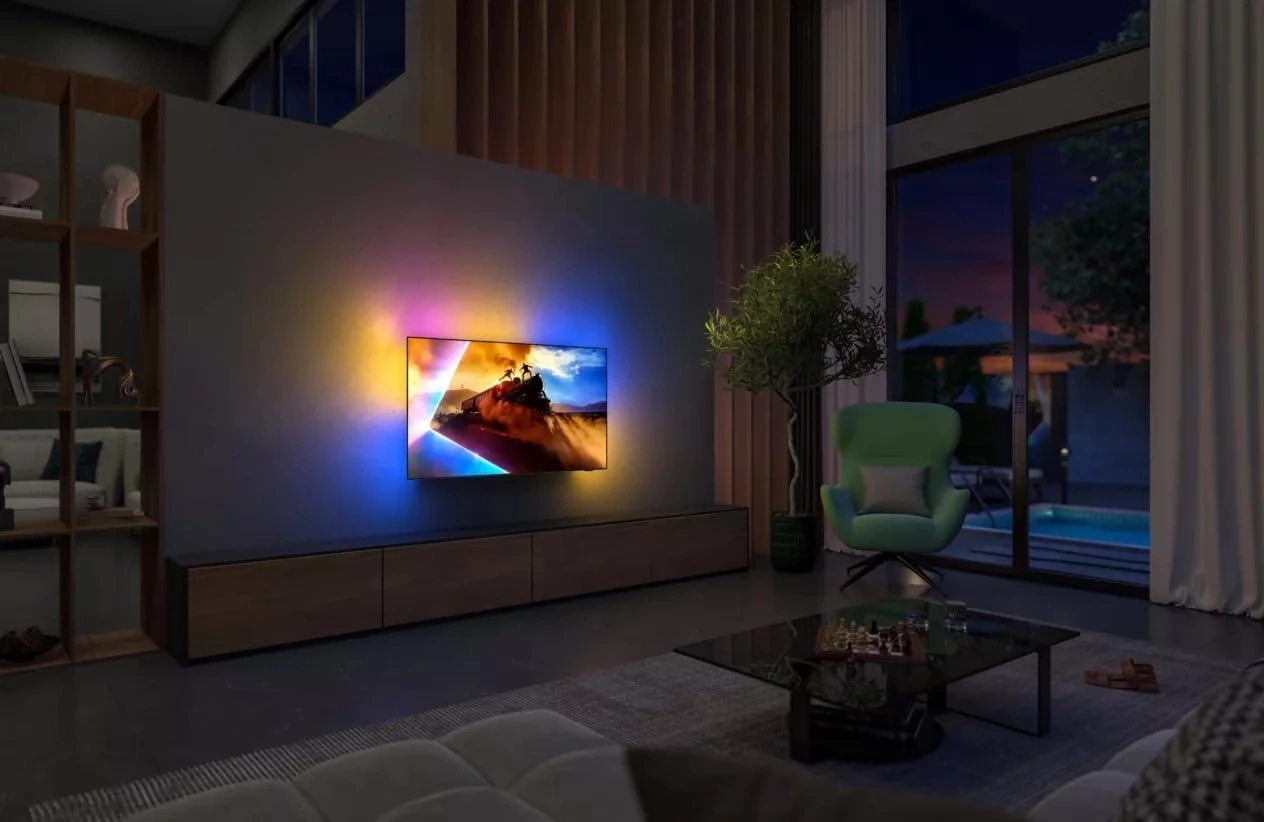 Ein modernes Wohnzimmer mit einem großen Fernseher, der eine bunte Beleuchtung anzeigt.