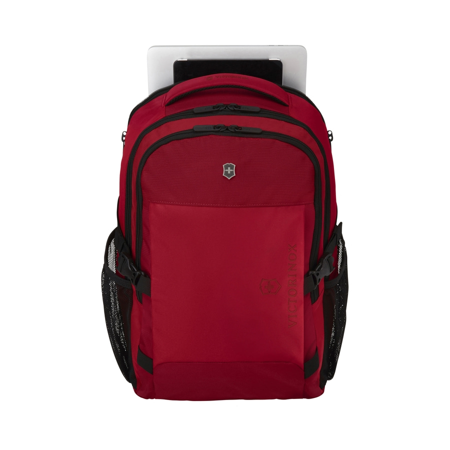 Roter Rucksack mit Laptop, Victorinox-Logo, schwarze Details, Netzseitentaschen, Reißverschlüsse
