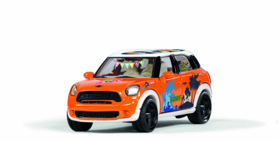 Mini Cooper im Surf-Design, orangefarben, mit Sommer-Dekoration und Palmen-Motiv
