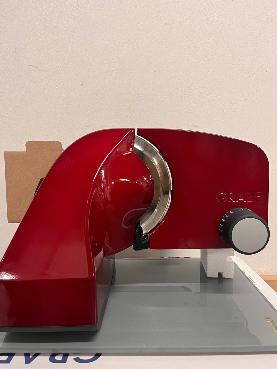 Rote GRAEF Aufschnittmaschine, Nahaufnahme, Detail, Küchengerät, Schneidemaschine, rot