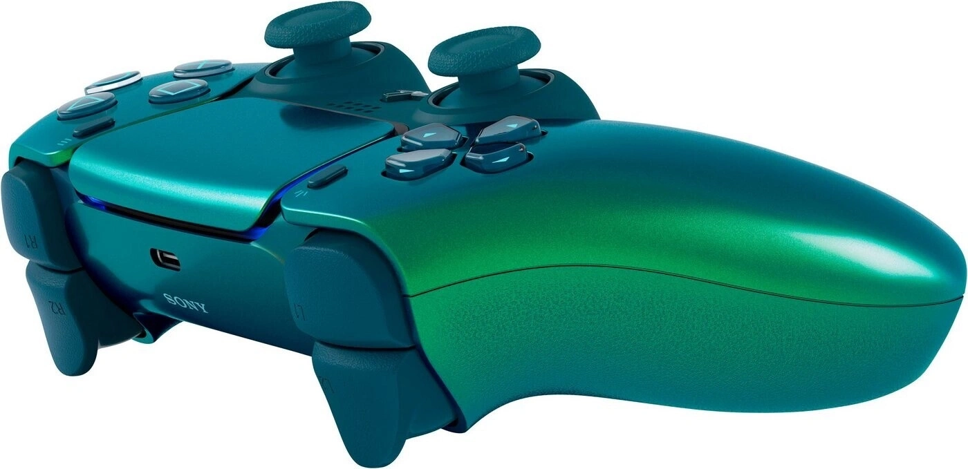 Ein teal-grüner PlayStation 5 Controller mit metallischem Finish.