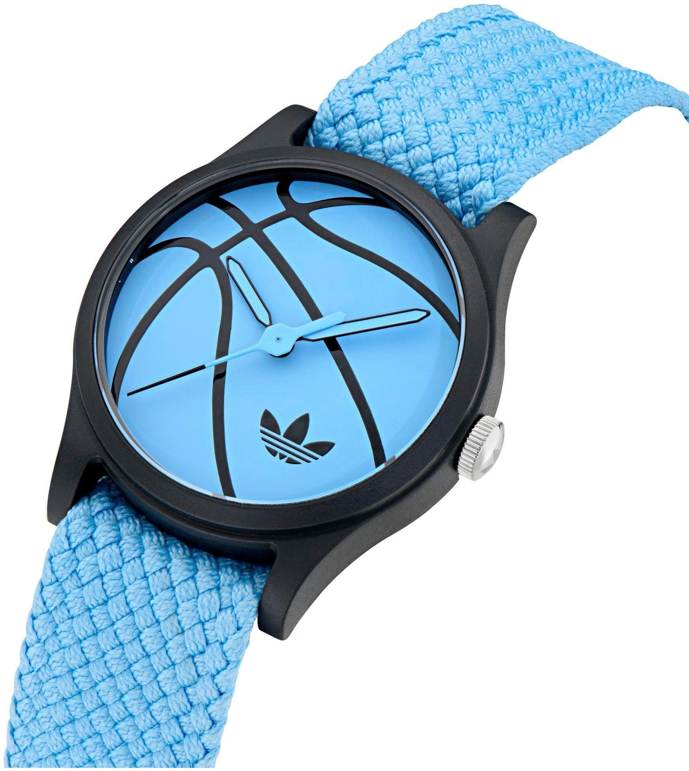 Schwarze Adidas-Uhr mit blauem Basketball-Zifferblatt und Band.